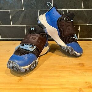 Children Unisex Sz 13K Shoes Under Armour Kids ZONE 2 Basketball Shoe (Kids)